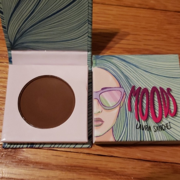 Makeup - Picture 3 of 4